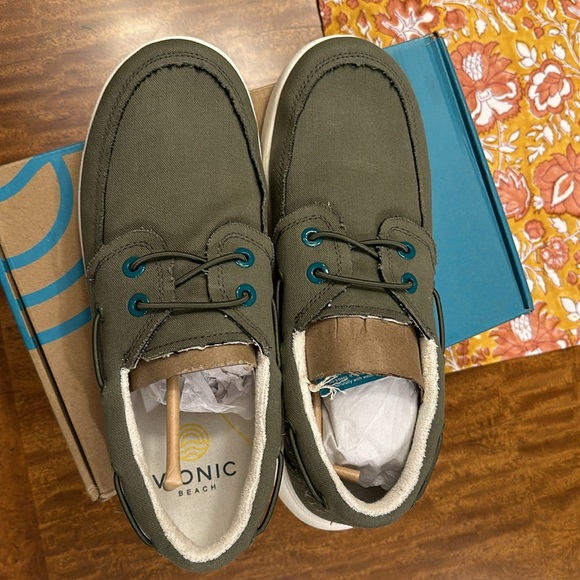 VIONIC men’s Beach Skipper Boat Shoes - Picture 9 of 16